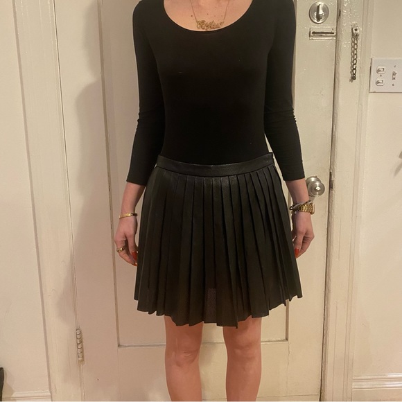 Theory Caon Perforated Pleated Leather Mini Skirt - Picture 9 of 12